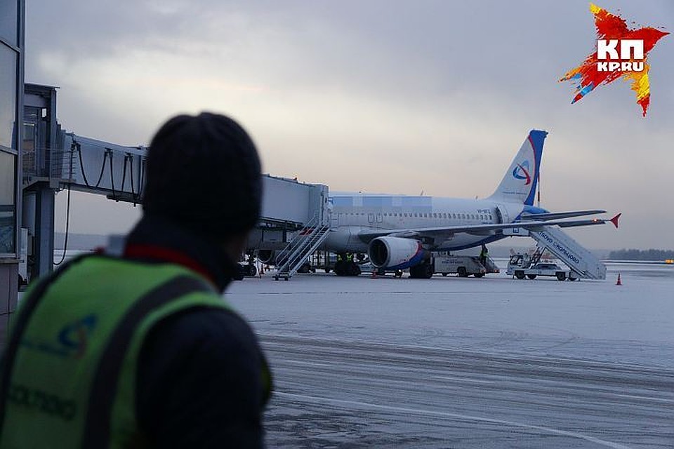 Рейс екб сочи. Перелет Екатеринбург. Самолет Екатеринбург Санкт-Петербург. Самолеты в Кольцово фото. Самолет Екатеринбург Берлин.