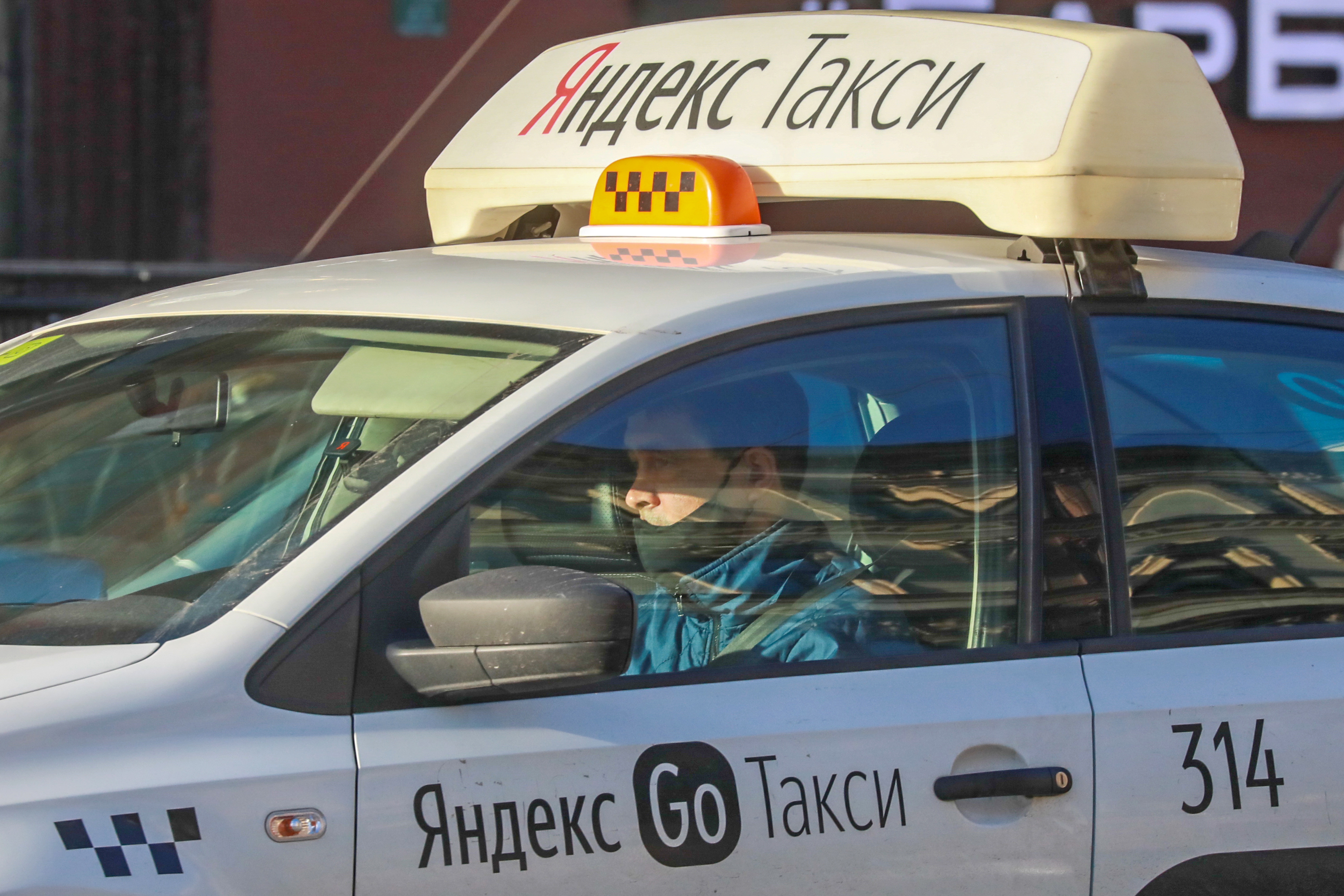 Поехать на завод на такси сегодня в порядке вещей». Водитель из Нижнего  Тагила о новых пассажирах и современном такси - KP.RU